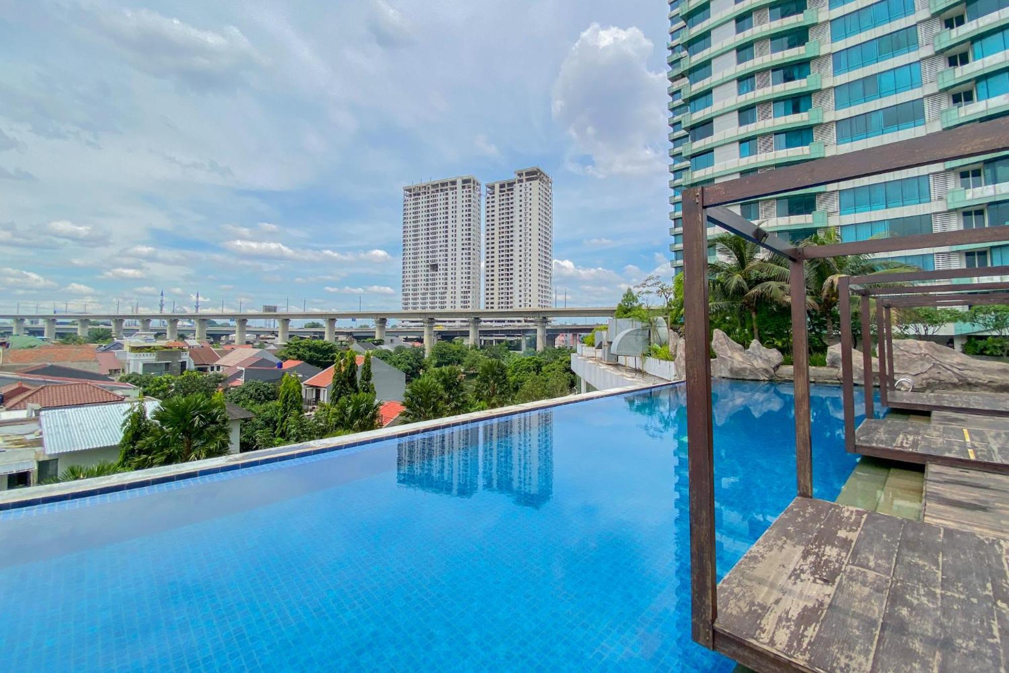 New And Cozy Living 2br At Grand Kamala Lagoon By Travelio Apartemen