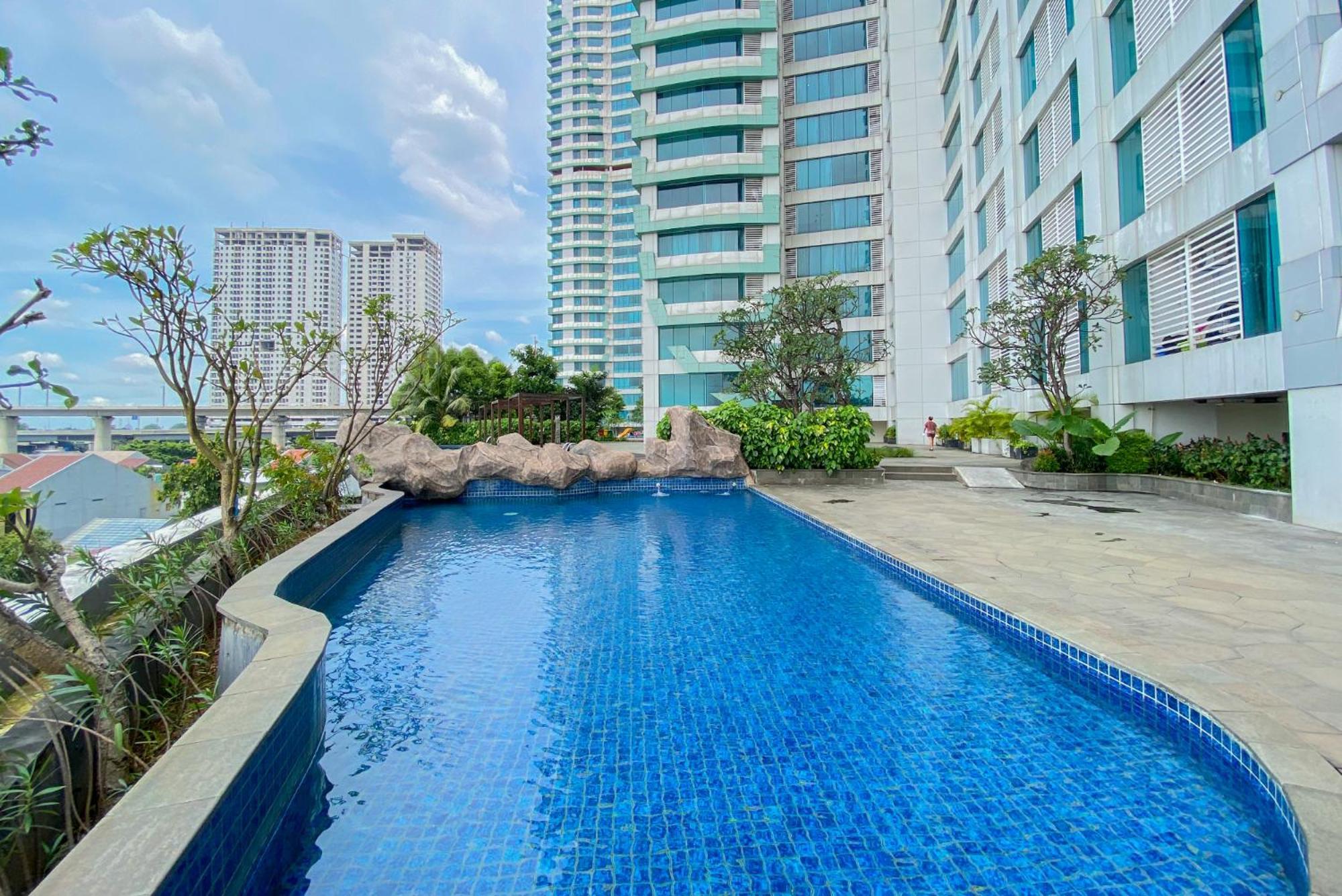 New And Cozy Living 2br At Grand Kamala Lagoon By Travelio *